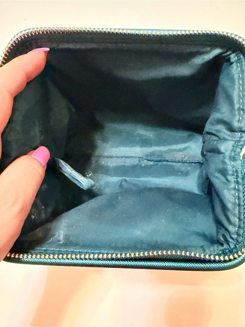 La Mer faux saffiano leather makeup bag, turquoise metallic color, zipper 6x5.5